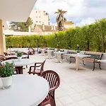 Adonis Cannes מלון