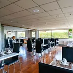 Adonis Cannes מלון
