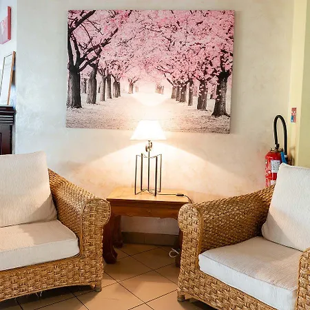 Adonis Cannes - Thomas Hotel 3*