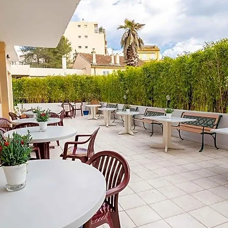 Adonis Cannes 3*