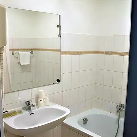 Adonis Cannes Hotel 3*