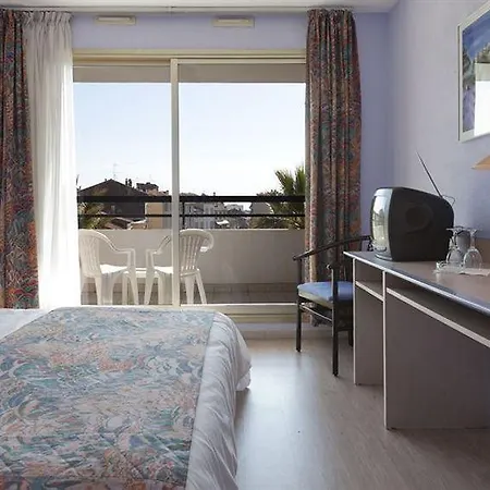 Adonis Cannes - Thomas 3*