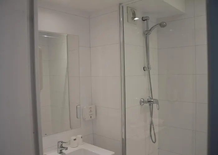 Adonis Cannes Ле-Канне