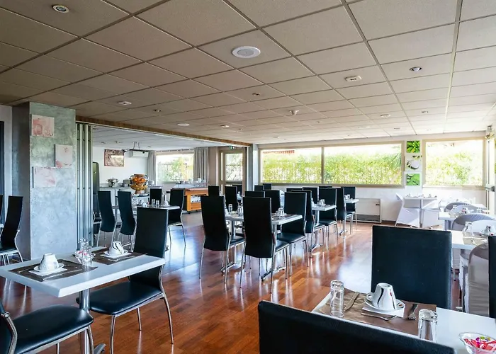 Adonis Cannes Hotel