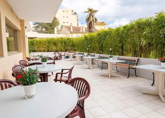 Adonis Cannes 3*