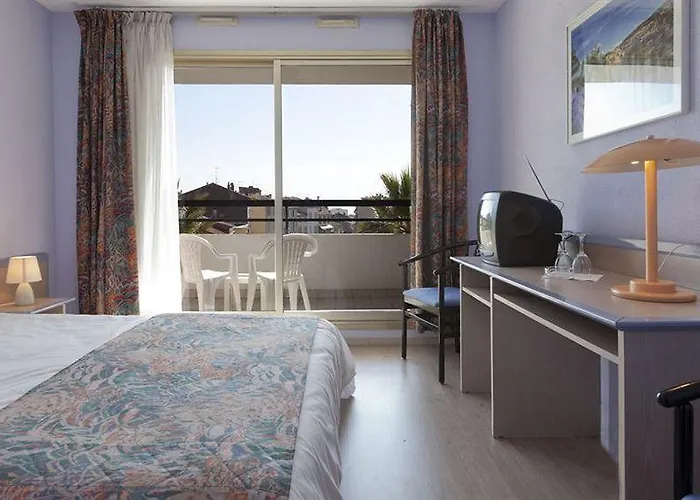 Adonis Cannes 3*