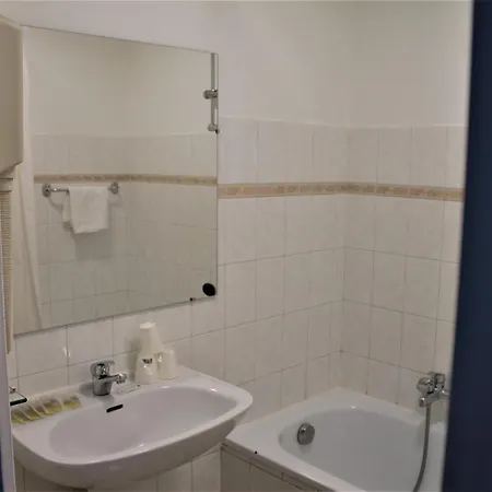 Adonis Cannes Le Cannet